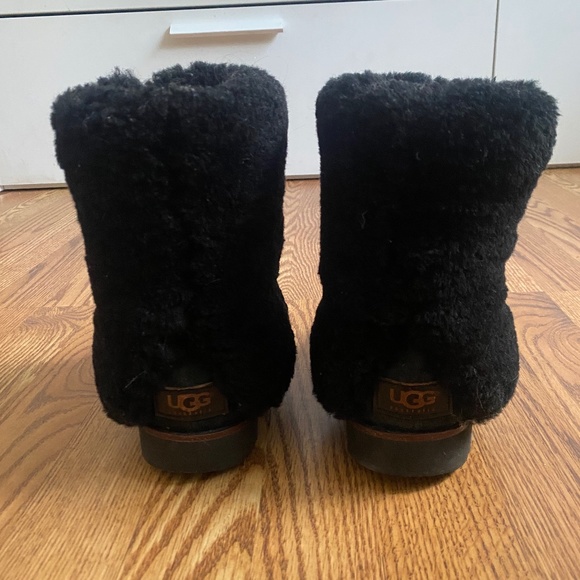Ugg boots - Picture 2 of 2